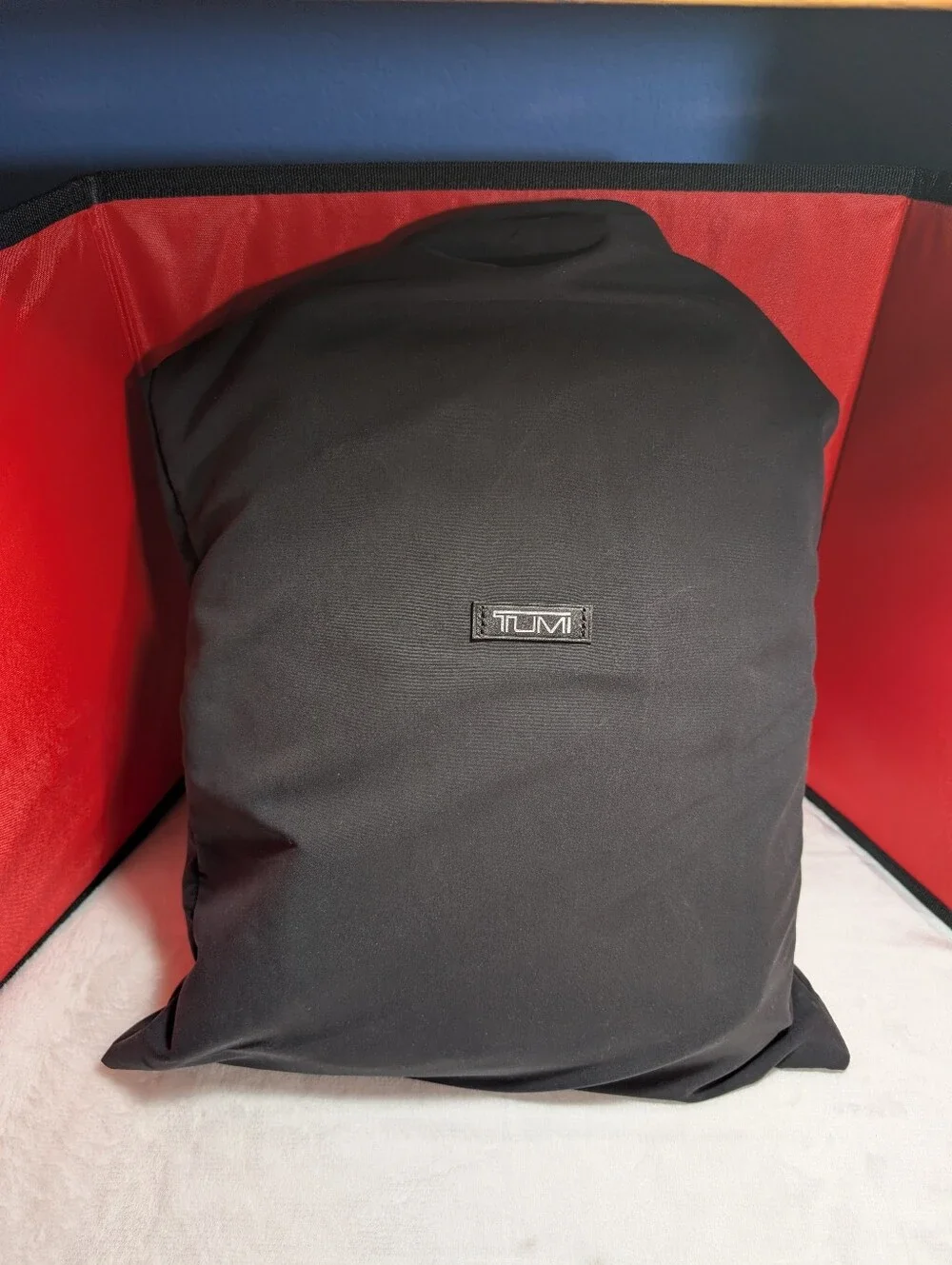 TUMI Alpha Golf Shoe Bag in Black  Style Number 150192-1041 ~ NWT